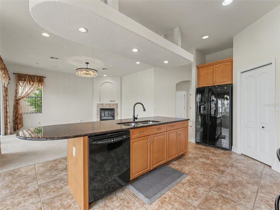 For Rent: $3,100 (3 beds, 3 baths, 2599 Square Feet)