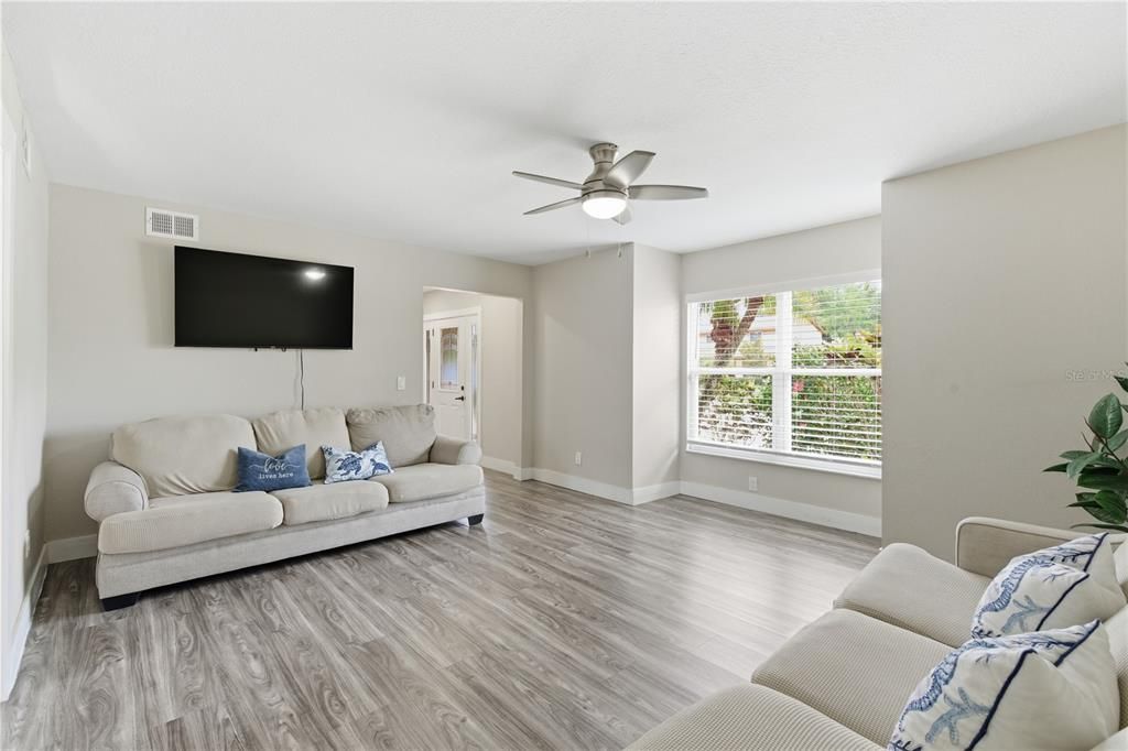For Sale: $595,900 (5 beds, 3 baths, 2558 Square Feet)