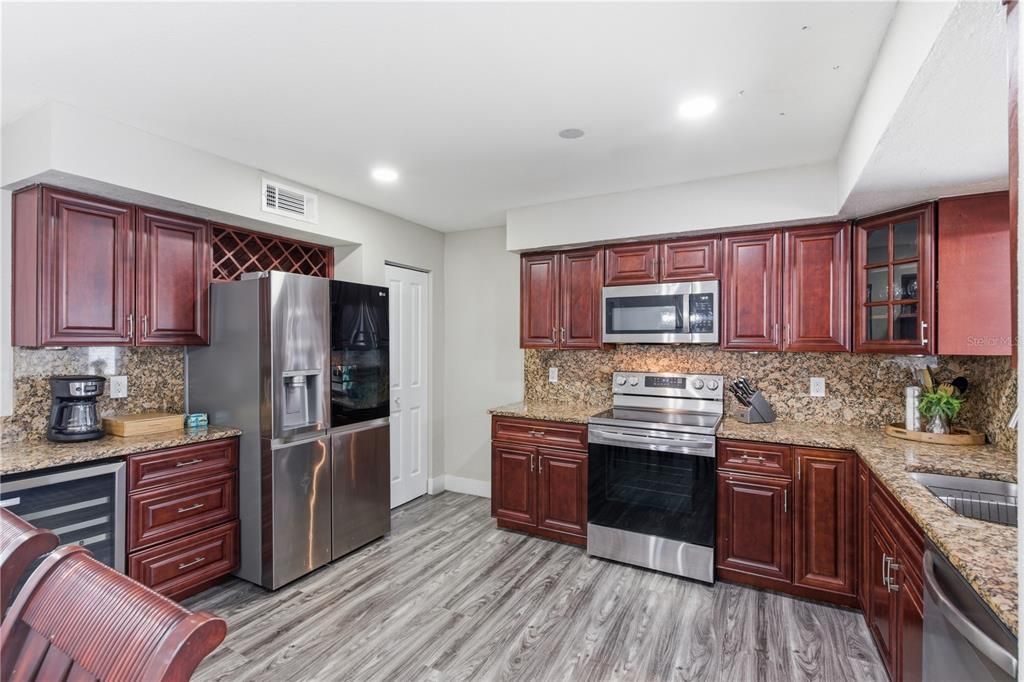 For Sale: $595,900 (5 beds, 3 baths, 2558 Square Feet)
