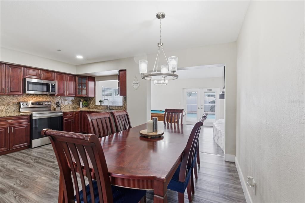 For Sale: $595,900 (5 beds, 3 baths, 2558 Square Feet)