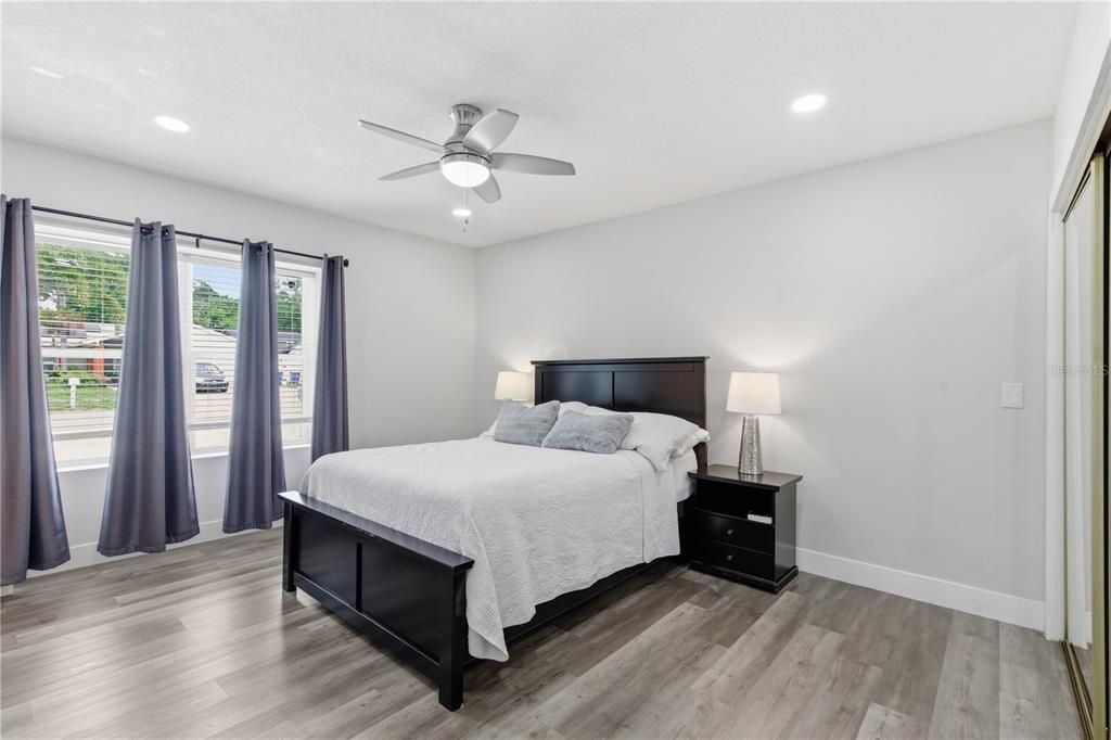For Sale: $595,900 (5 beds, 3 baths, 2558 Square Feet)