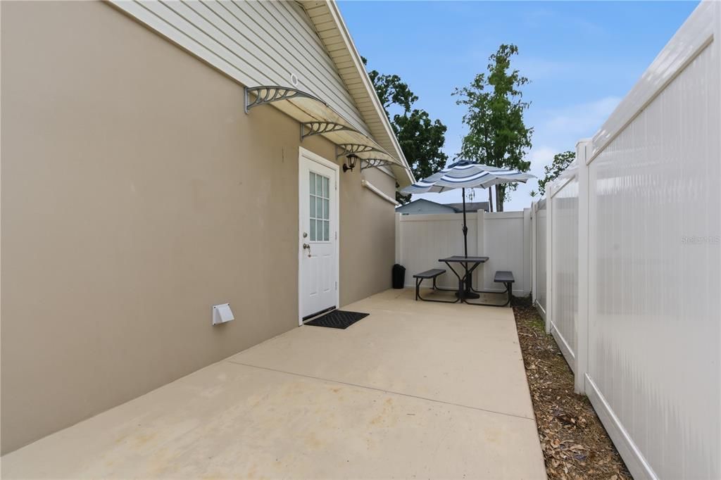 For Sale: $595,900 (5 beds, 3 baths, 2558 Square Feet)