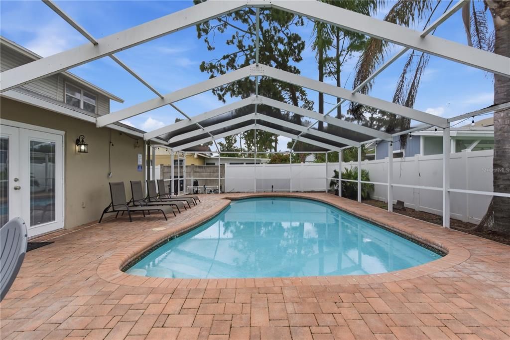 For Sale: $595,900 (5 beds, 3 baths, 2558 Square Feet)