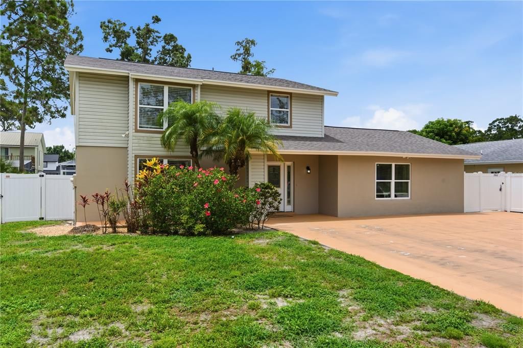For Sale: $595,900 (5 beds, 3 baths, 2558 Square Feet)
