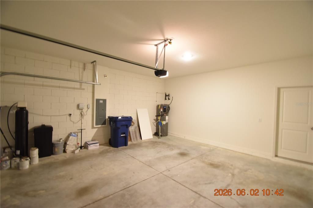 For Rent: $2,695 (4 beds, 2 baths, 1989 Square Feet)