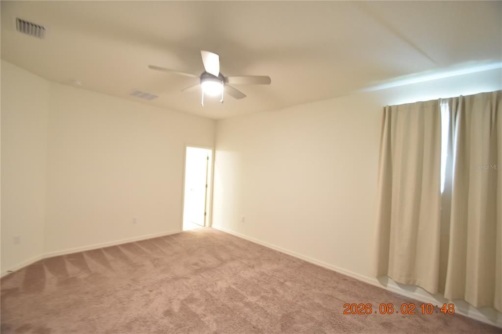 For Rent: $2,695 (4 beds, 2 baths, 1989 Square Feet)