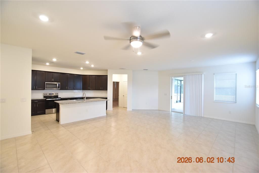 For Rent: $2,695 (4 beds, 2 baths, 1989 Square Feet)