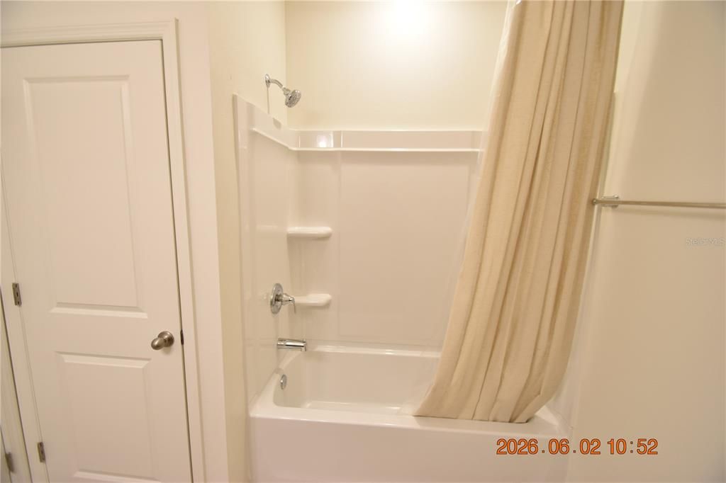 For Rent: $2,695 (4 beds, 2 baths, 1989 Square Feet)