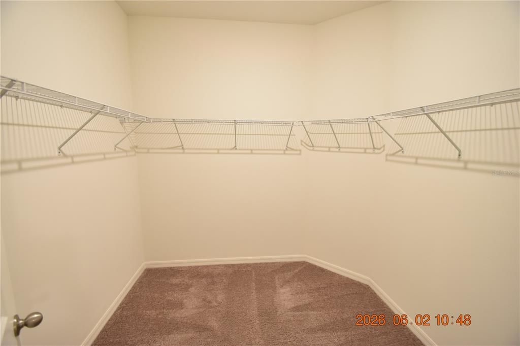 For Rent: $2,695 (4 beds, 2 baths, 1989 Square Feet)