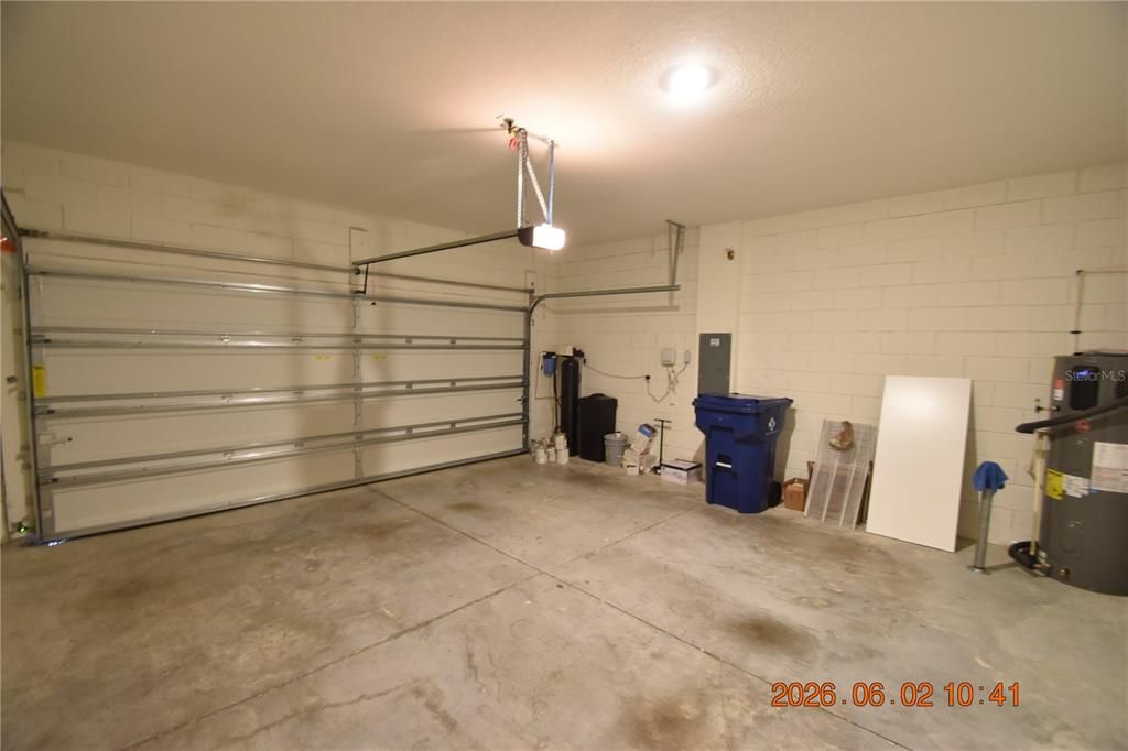 For Rent: $2,695 (4 beds, 2 baths, 1989 Square Feet)