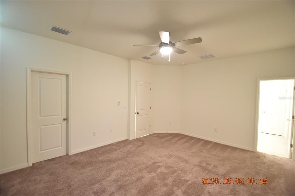 For Rent: $2,695 (4 beds, 2 baths, 1989 Square Feet)