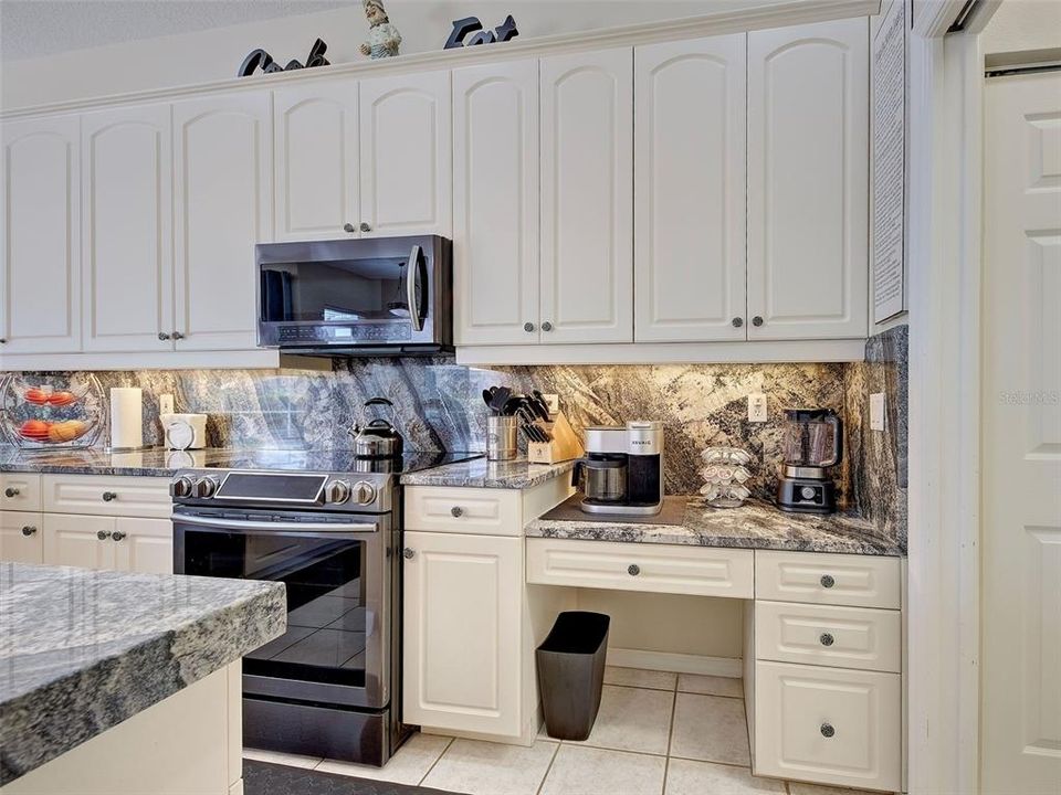 For Sale: $635,000 (3 beds, 3 baths, 2581 Square Feet)