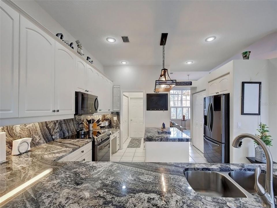 For Sale: $635,000 (3 beds, 3 baths, 2581 Square Feet)