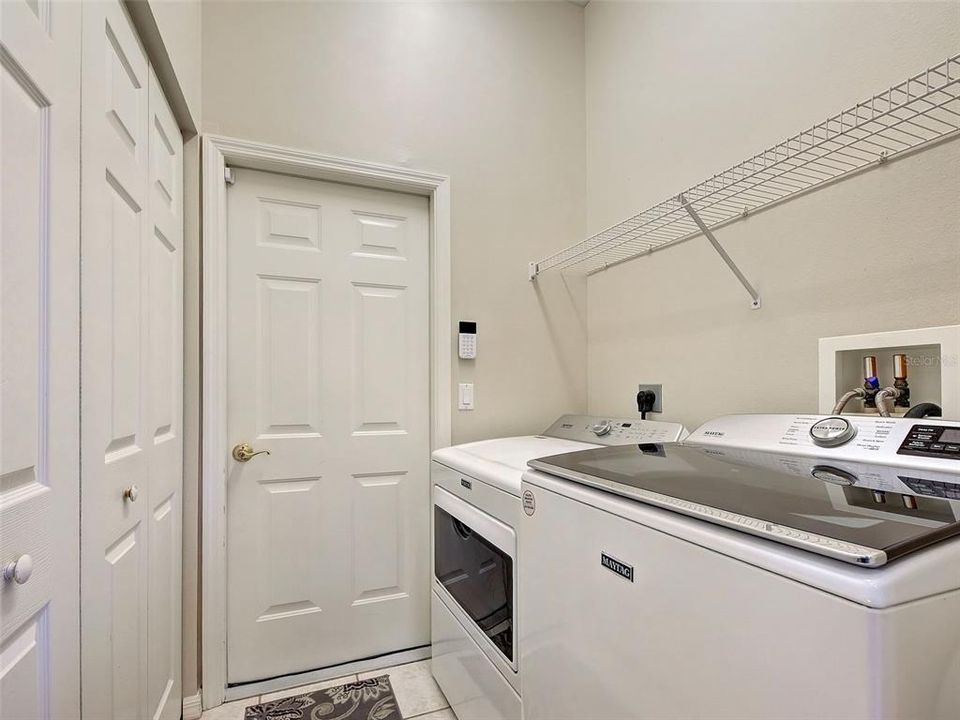 For Sale: $635,000 (3 beds, 3 baths, 2581 Square Feet)