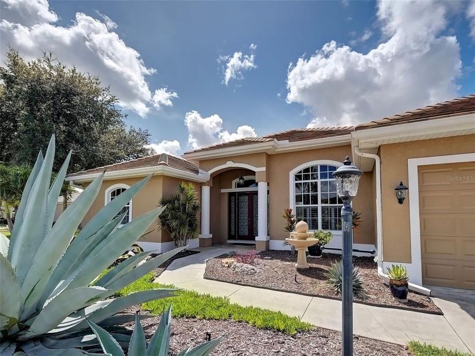 For Sale: $635,000 (3 beds, 3 baths, 2581 Square Feet)