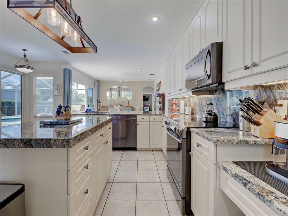 For Sale: $635,000 (3 beds, 3 baths, 2581 Square Feet)