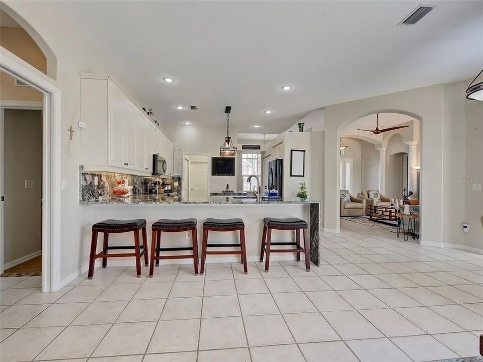 For Sale: $635,000 (3 beds, 3 baths, 2581 Square Feet)