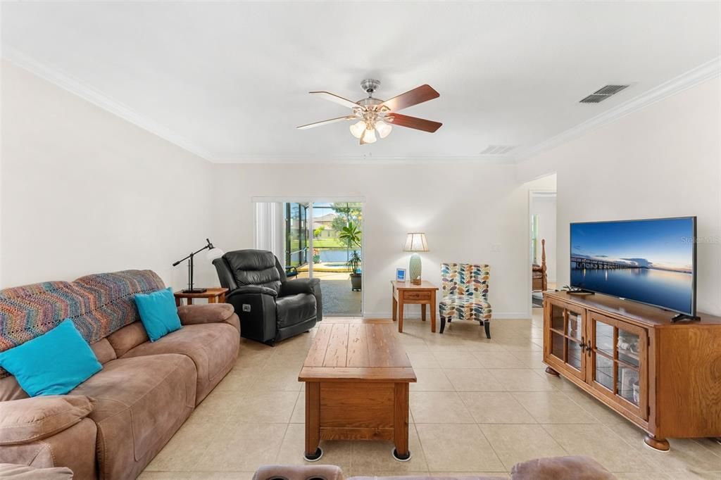 For Sale: $435,000 (4 beds, 2 baths, 1988 Square Feet)
