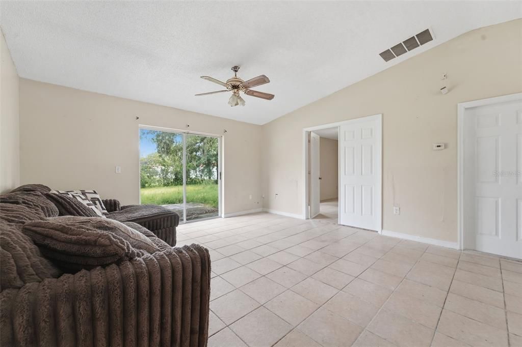 For Sale: $250,000 (3 beds, 2 baths, 1302 Square Feet)