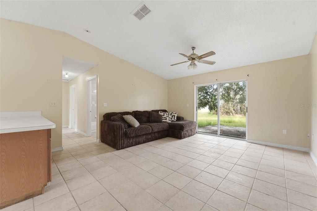 For Sale: $250,000 (3 beds, 2 baths, 1302 Square Feet)