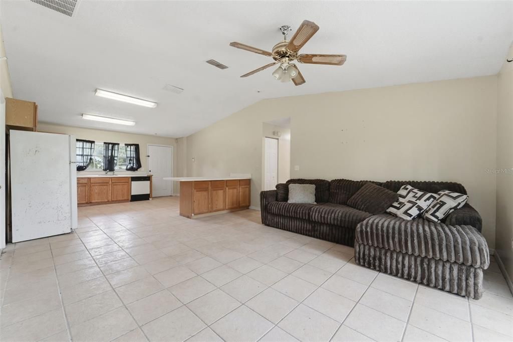 For Sale: $250,000 (3 beds, 2 baths, 1302 Square Feet)