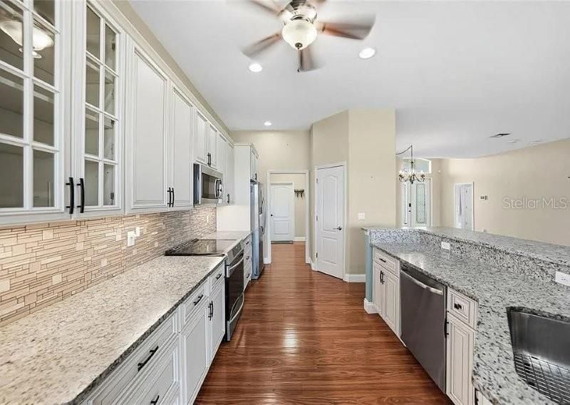 For Rent: $2,500 (3 beds, 2 baths, 2084 Square Feet)