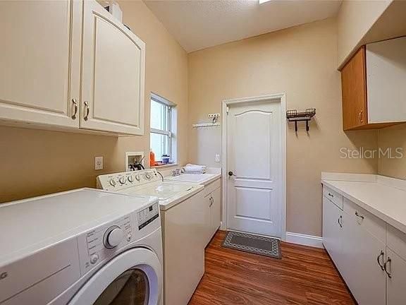 For Rent: $2,500 (3 beds, 2 baths, 2084 Square Feet)