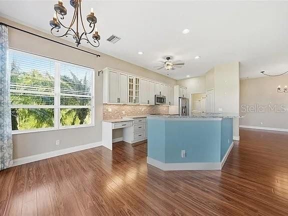 For Rent: $2,500 (3 beds, 2 baths, 2084 Square Feet)