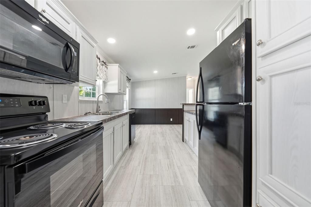 For Sale: $173,000 (3 beds, 2 baths, 1080 Square Feet)