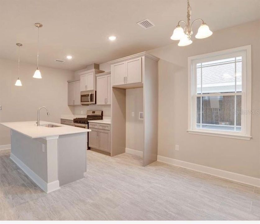 For Rent: $2,450 (3 beds, 2 baths, 1324 Square Feet)