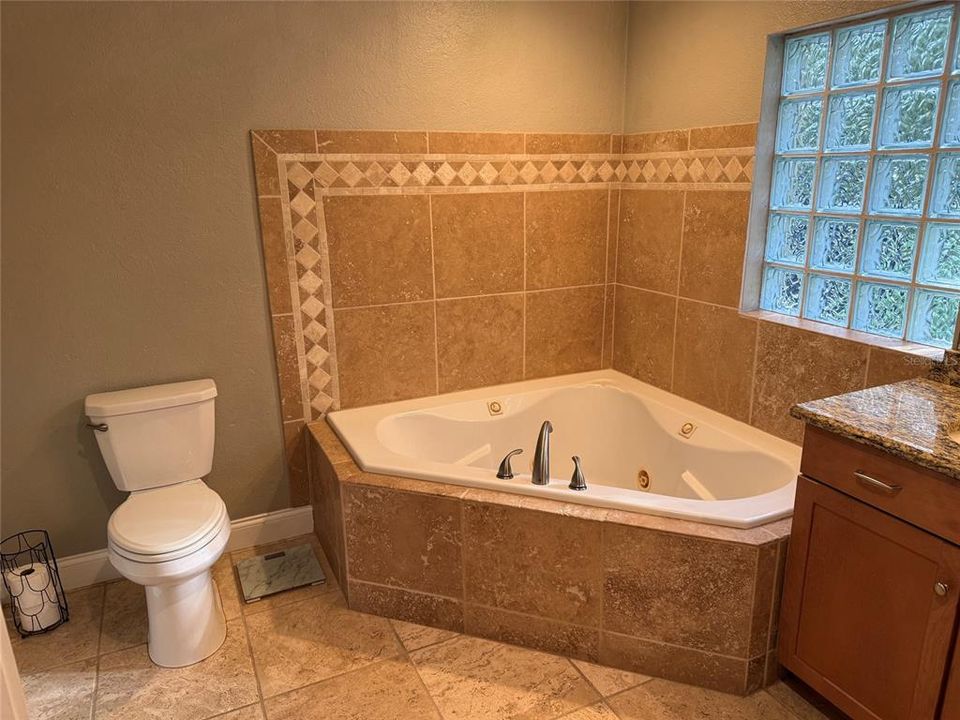 For Sale: $895,000 (4 beds, 2 baths, 2771 Square Feet)