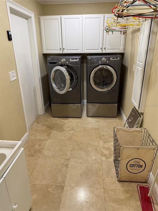 For Sale: $895,000 (4 beds, 2 baths, 2771 Square Feet)
