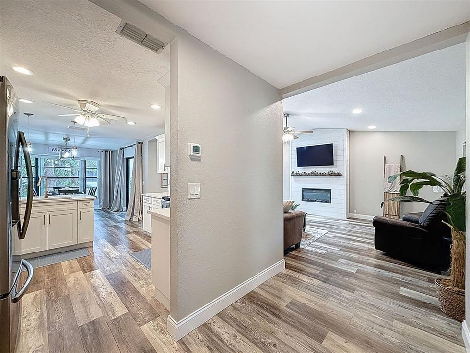 For Sale: $324,900 (2 beds, 2 baths, 1446 Square Feet)