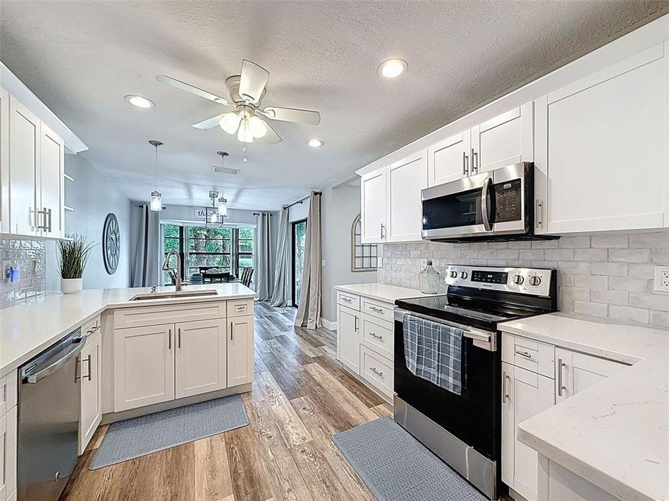 For Sale: $324,900 (2 beds, 2 baths, 1446 Square Feet)