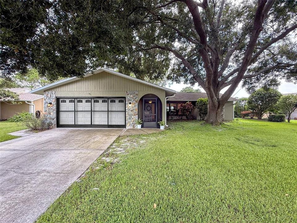 For Sale: $324,900 (2 beds, 2 baths, 1446 Square Feet)
