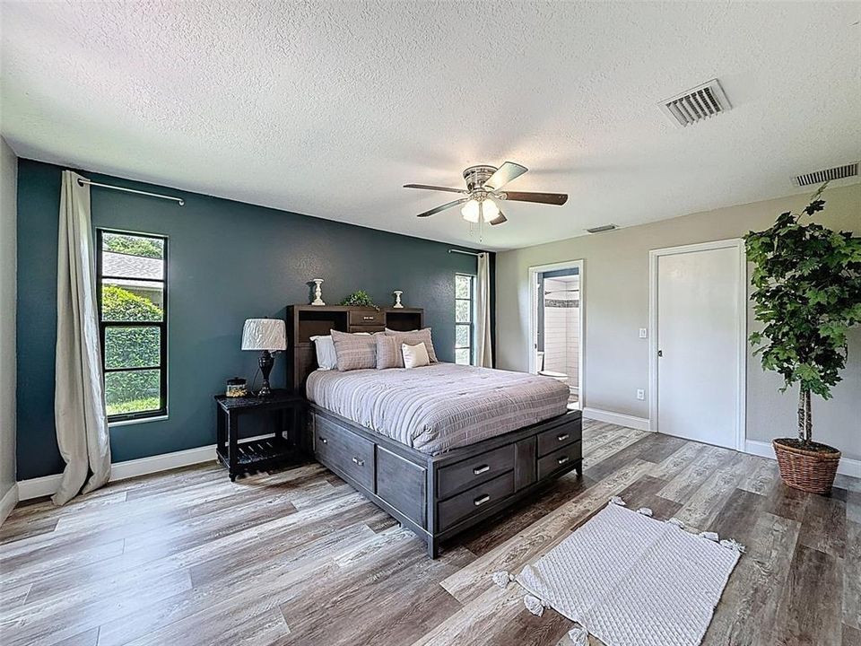 For Sale: $324,900 (2 beds, 2 baths, 1446 Square Feet)