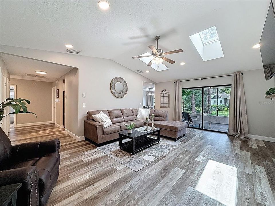 For Sale: $324,900 (2 beds, 2 baths, 1446 Square Feet)