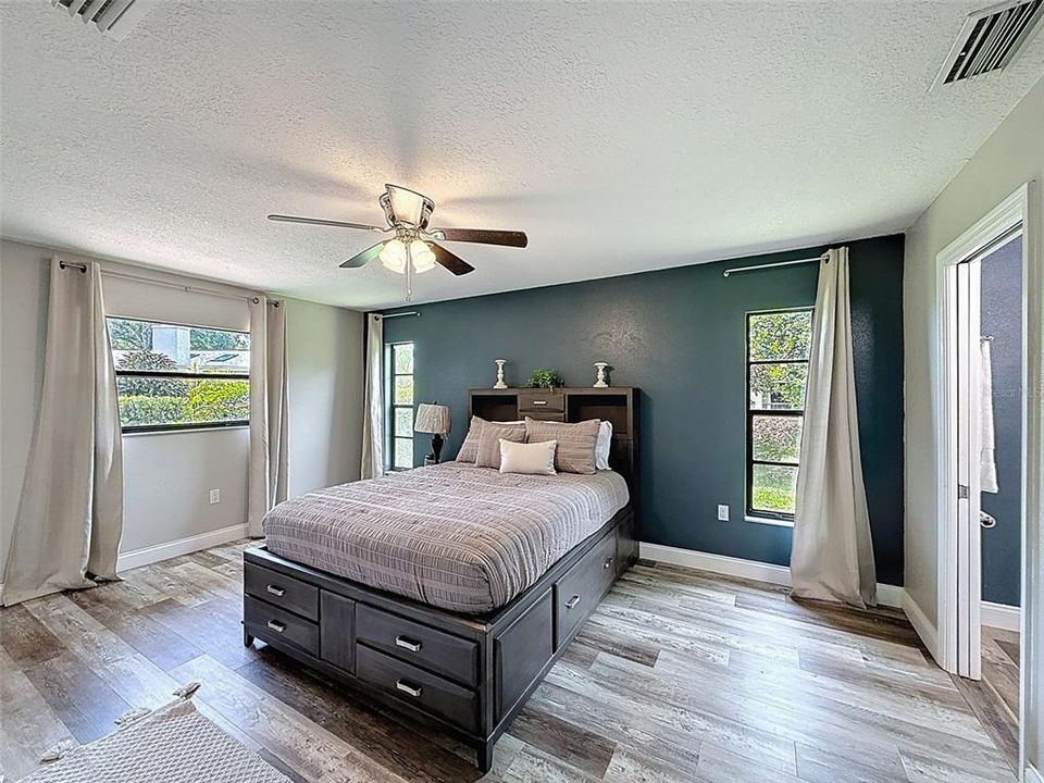 For Sale: $324,900 (2 beds, 2 baths, 1446 Square Feet)