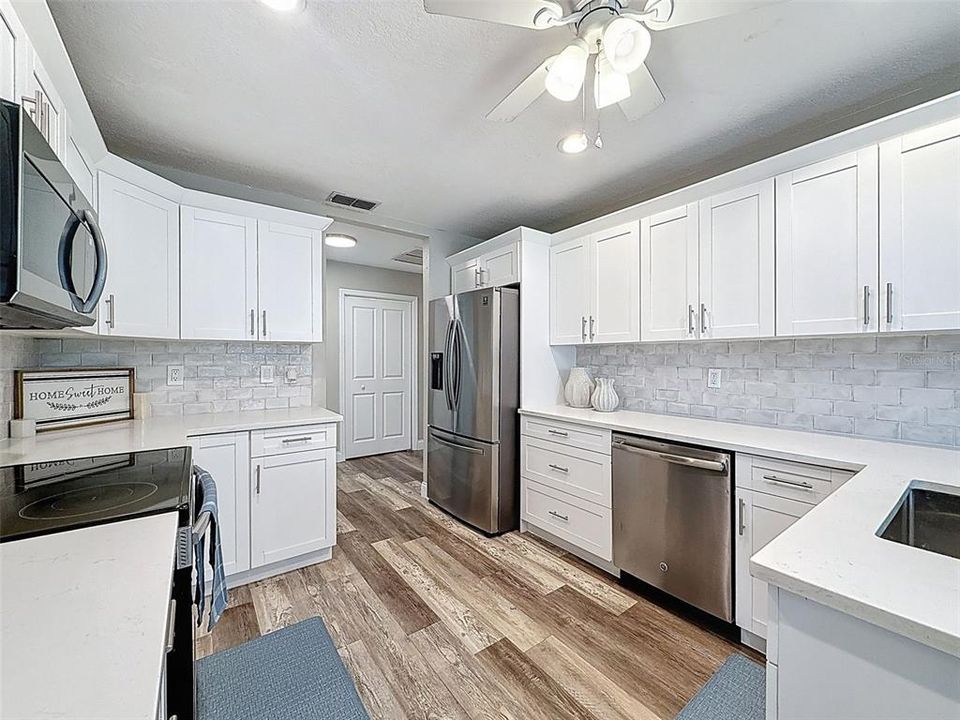 For Sale: $324,900 (2 beds, 2 baths, 1446 Square Feet)