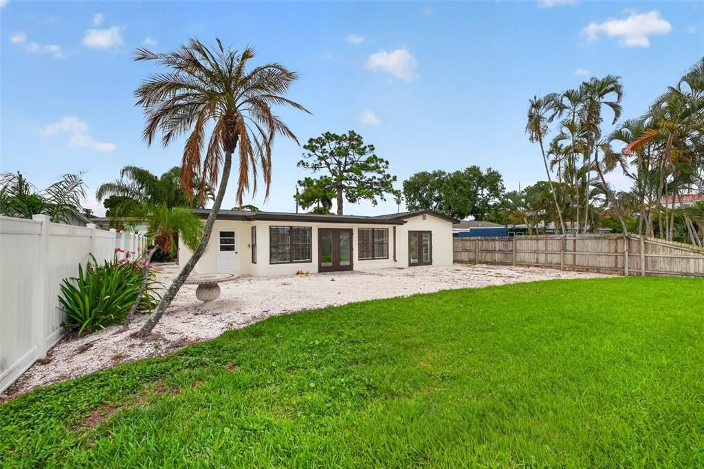 For Sale: $599,000 (3 beds, 3 baths, 1696 Square Feet)
