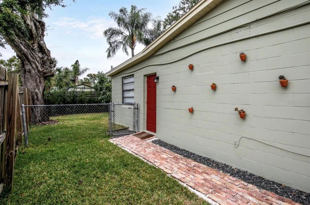 For Sale: $735,000 (4 beds, 2 baths, 1647 Square Feet)