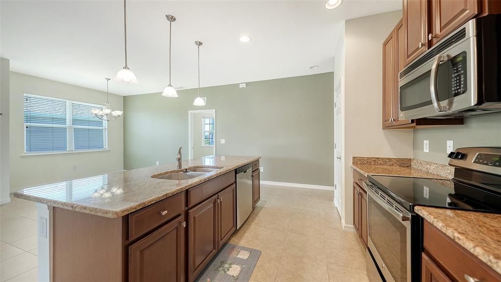 For Sale: $336,900 (2 beds, 2 baths, 1522 Square Feet)