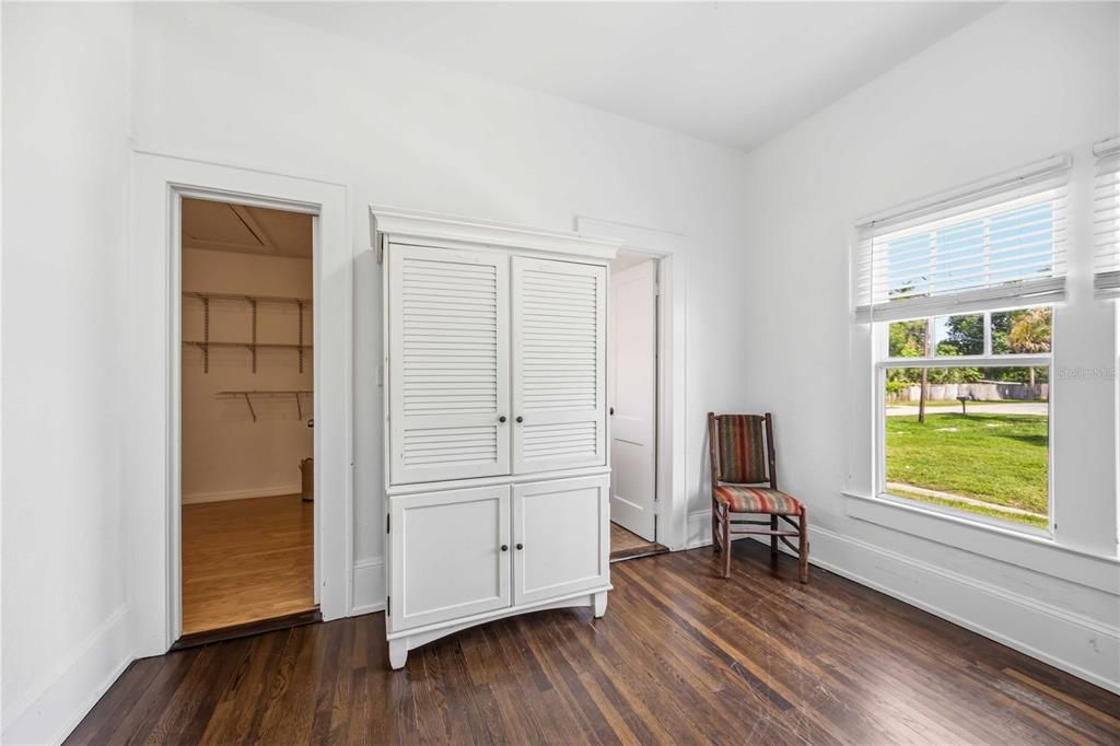For Sale: $399,500 (2 beds, 2 baths, 1811 Square Feet)