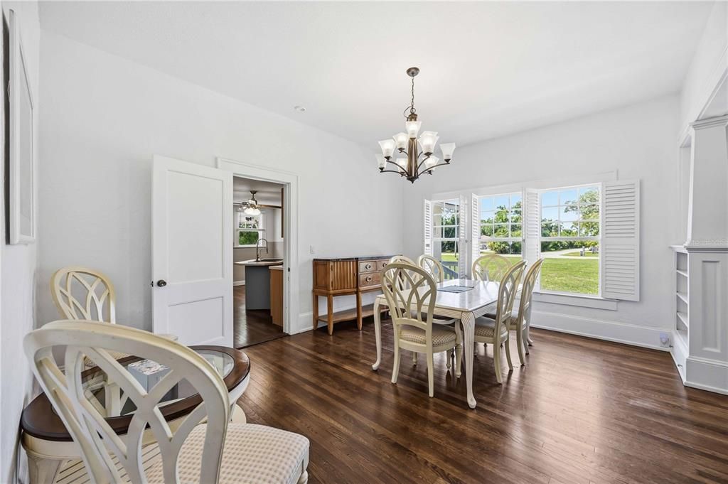 For Sale: $399,500 (2 beds, 2 baths, 1811 Square Feet)
