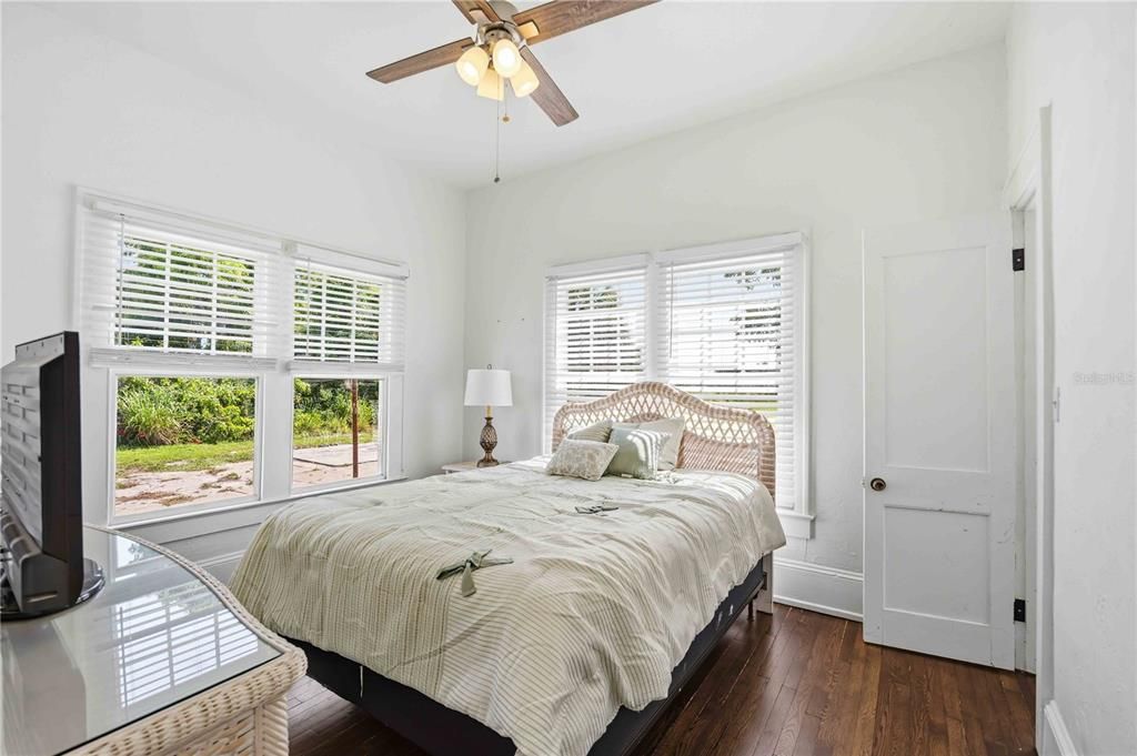 For Sale: $399,500 (2 beds, 2 baths, 1811 Square Feet)