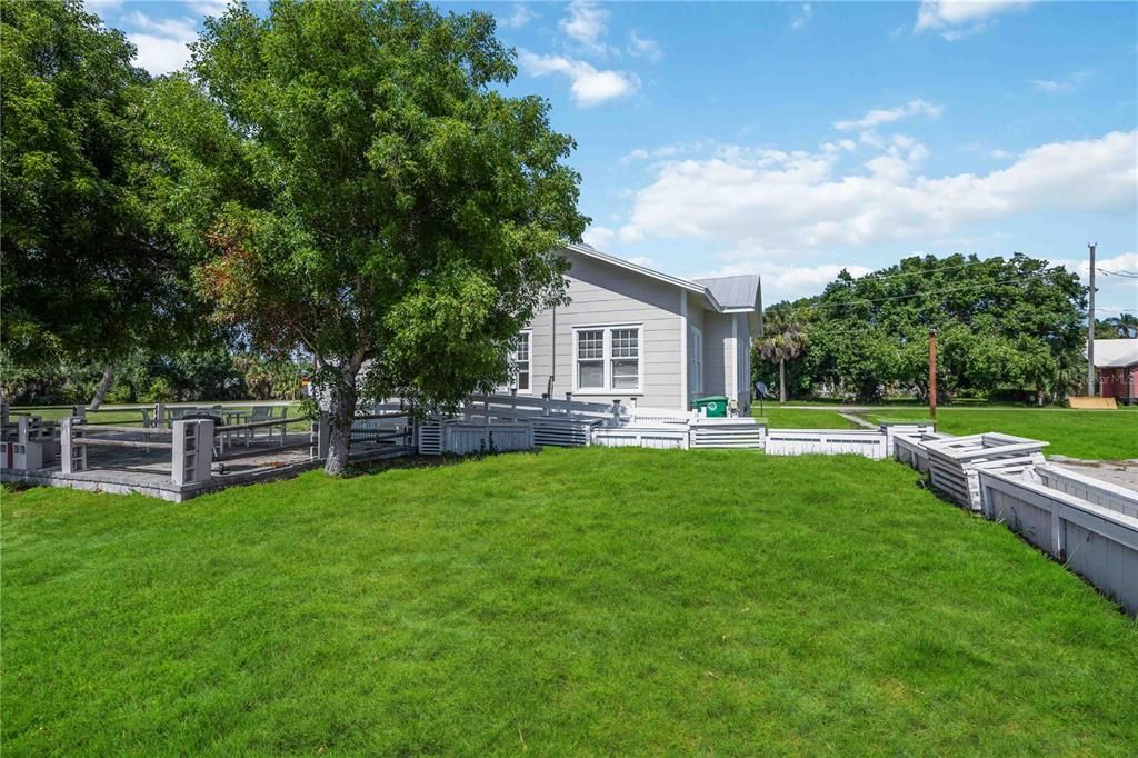 For Sale: $399,500 (2 beds, 2 baths, 1811 Square Feet)