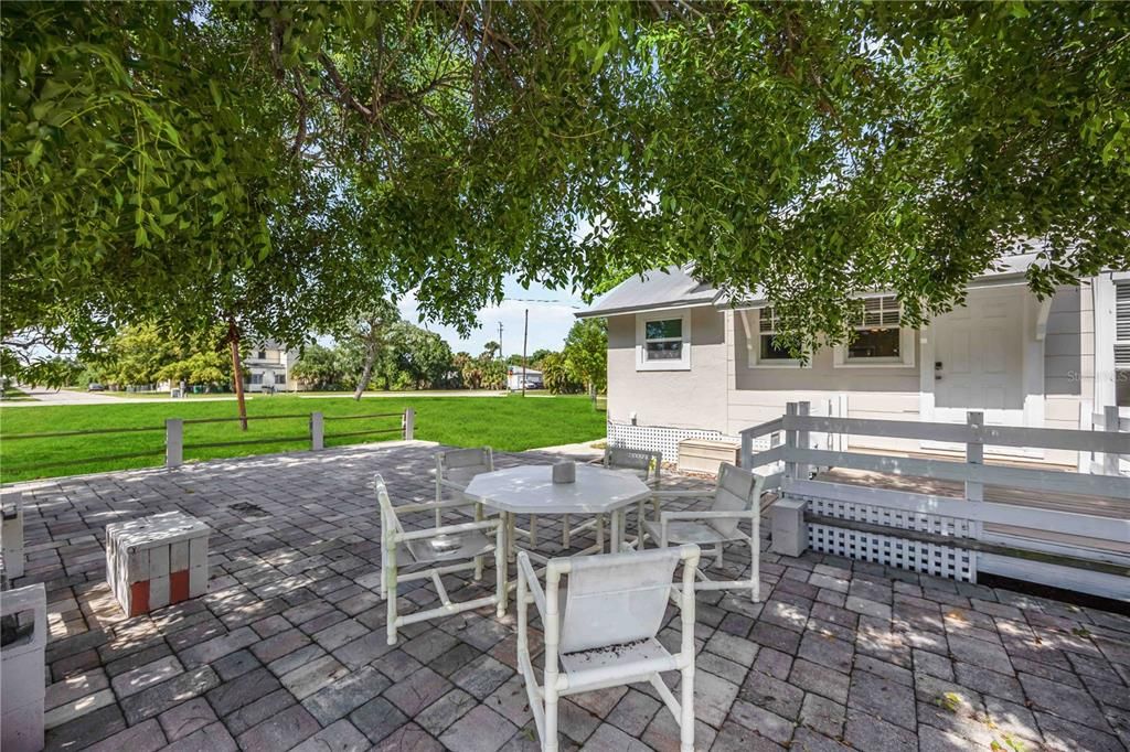 For Sale: $399,500 (2 beds, 2 baths, 1811 Square Feet)