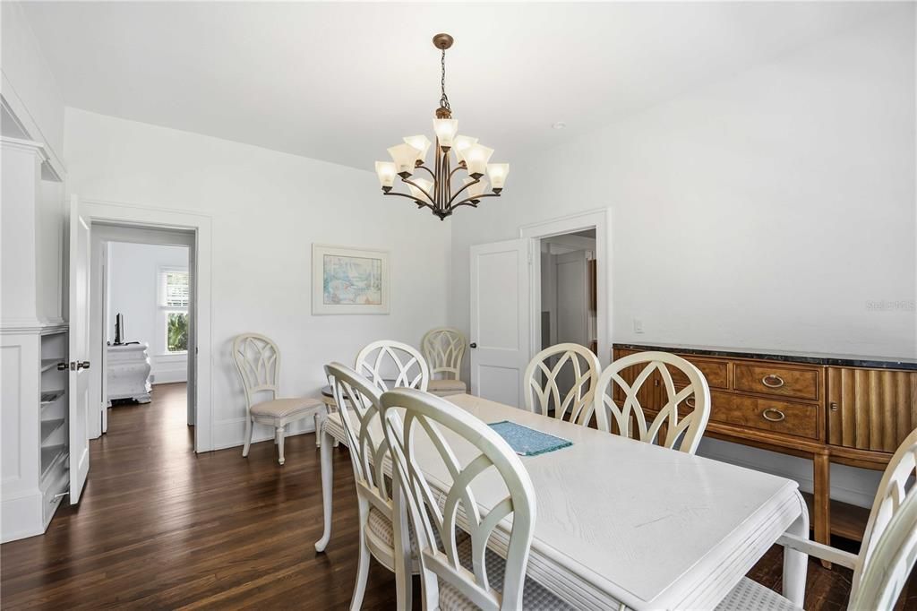 For Sale: $399,500 (2 beds, 2 baths, 1811 Square Feet)