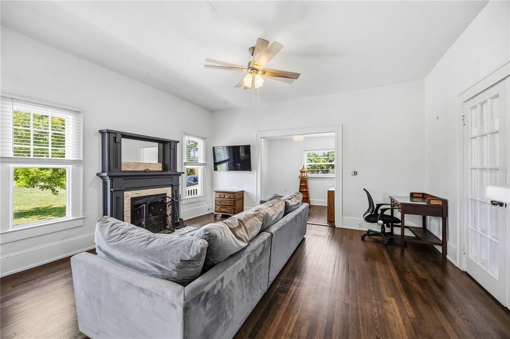 For Sale: $399,500 (2 beds, 2 baths, 1811 Square Feet)