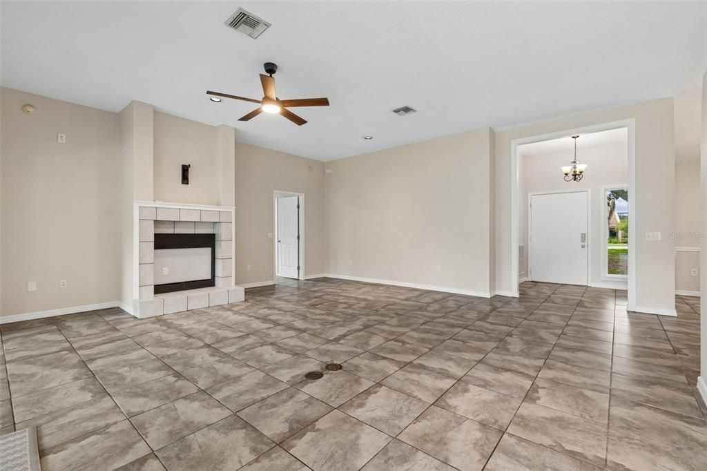 For Rent: $2,695 (3 beds, 2 baths, 2315 Square Feet)